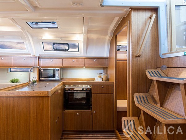 Bavaria 37 Cruiser - Yacht Charter Sailica