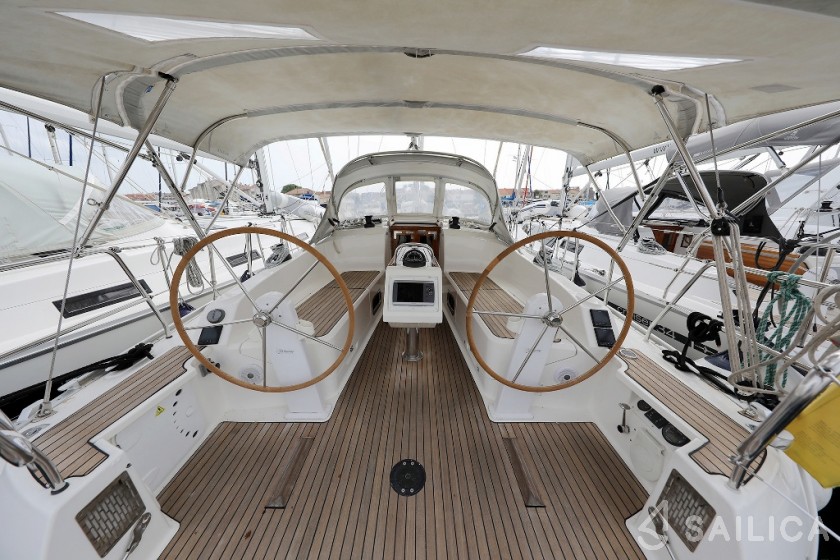 Bavaria 37 Cruiser - Yacht Charter Sailica
