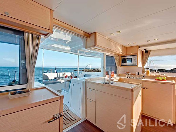Lagoon 450 - Yacht Charter Sailica