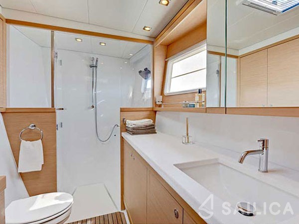 Lagoon 450 - Yacht Charter Sailica