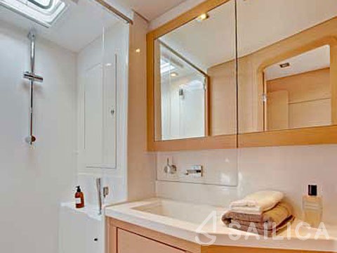 Lagoon 450 - Yacht Charter Sailica
