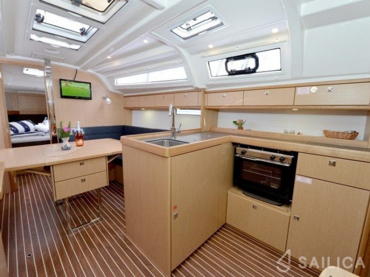 Bavaria Cruiser 37 - Yacht Charter Sailica