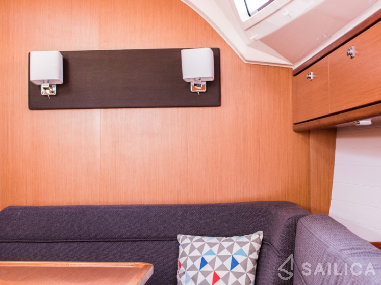 Bavaria Cruiser 41 - 3 cab. - Yacht Charter Sailica