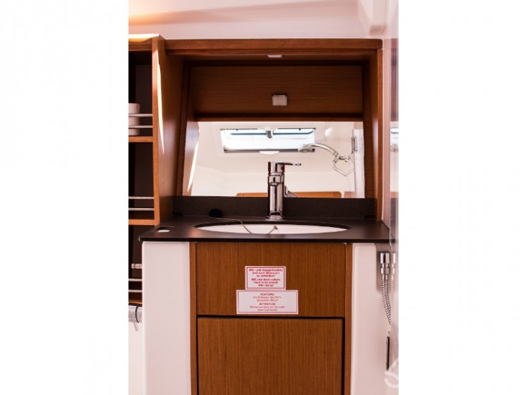 Bavaria Cruiser 41 - 3 cab. - Yacht Charter Sailica