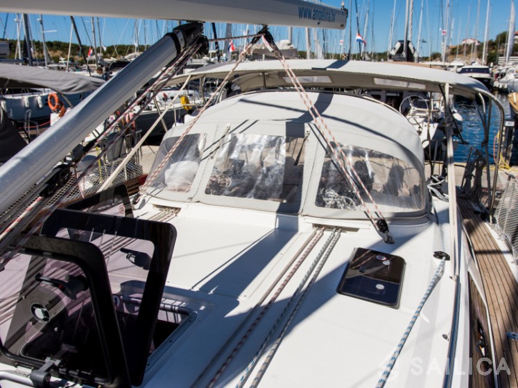 Bavaria Cruiser 41 - 3 cab. - Yacht Charter Sailica