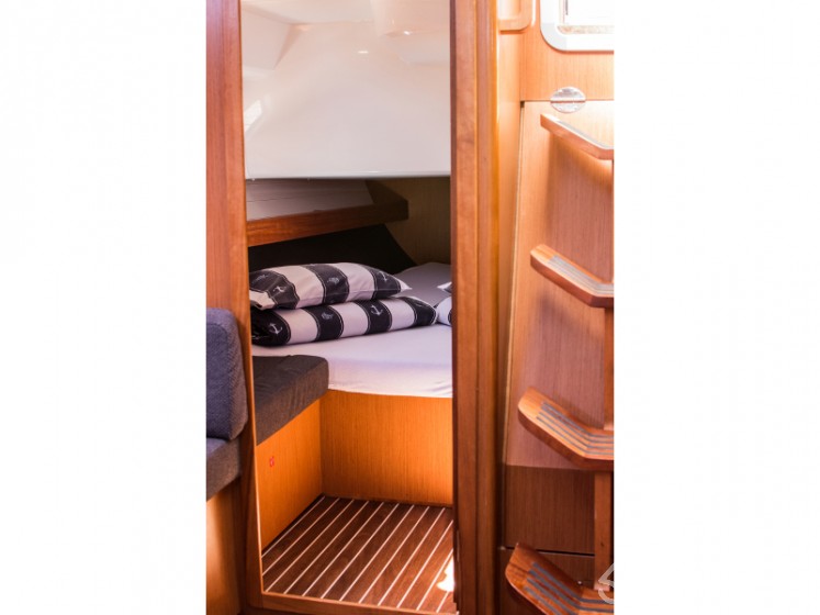 Bavaria Cruiser 41 - 3 cab. - Yacht Charter Sailica