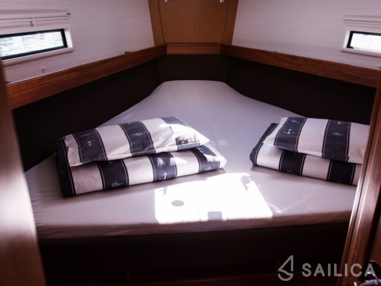 Bavaria Cruiser 41 - 3 cab. - Yacht Charter Sailica