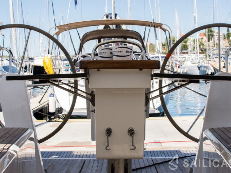 Bavaria Cruiser 41 - 3 cab. - Yacht Charter Sailica