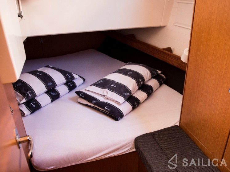 Bavaria Cruiser 41 - 3 cab. - Yacht Charter Sailica