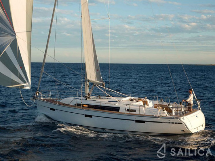 Bavaria Cruiser 41 - 3 cab. - Yacht Charter Sailica