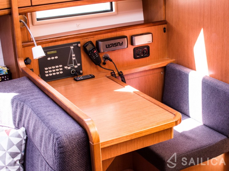 Bavaria Cruiser 41 - 3 cab. - Yacht Charter Sailica