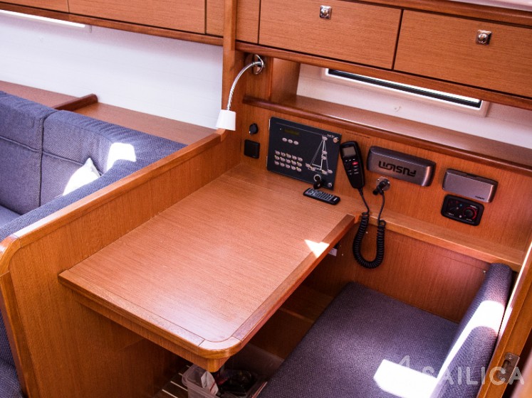 Bavaria Cruiser 41 - 3 cab. - Yacht Charter Sailica