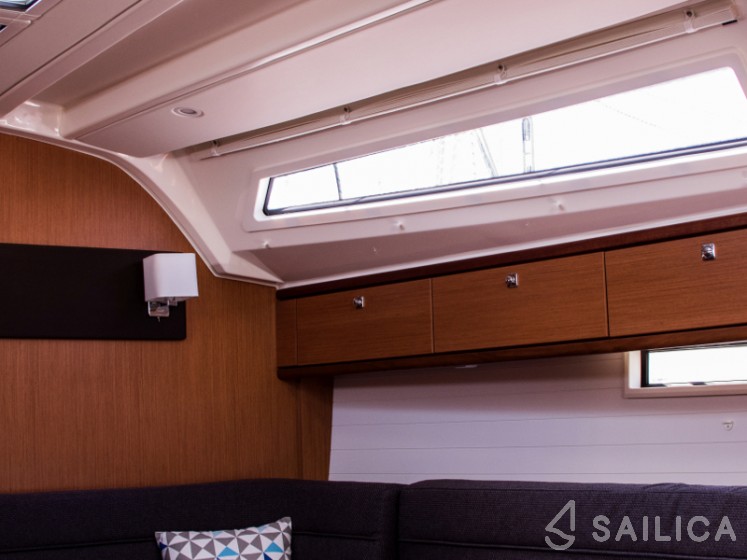 Bavaria Cruiser 41 - 3 cab. - Yacht Charter Sailica