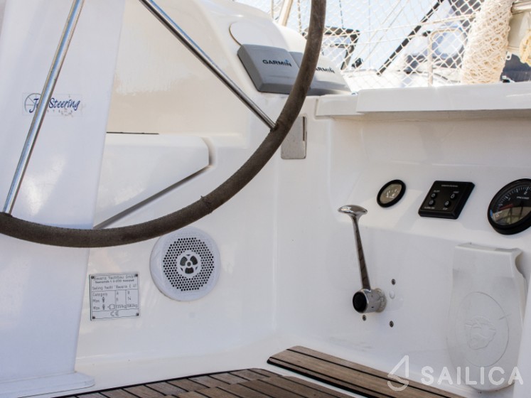 Bavaria Cruiser 41 - 3 cab. - Yacht Charter Sailica