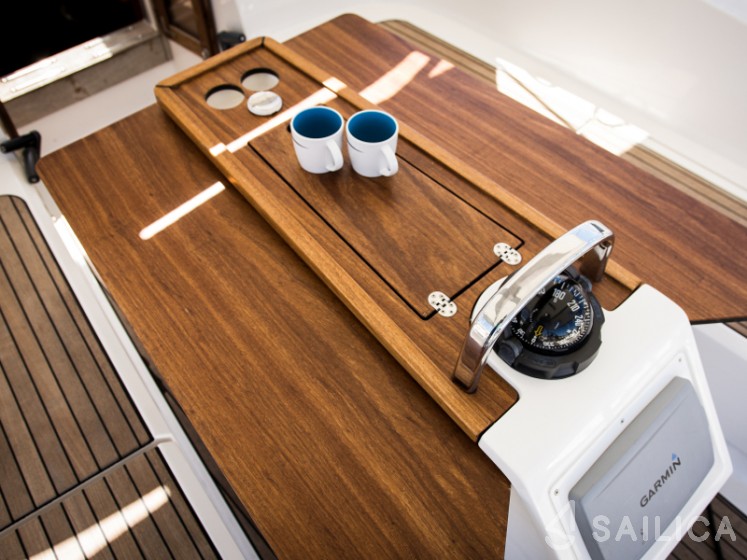 Bavaria Cruiser 41 - 3 cab. - Yacht Charter Sailica