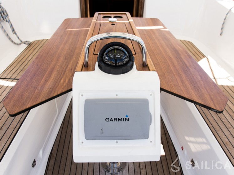 Bavaria Cruiser 41 - 3 cab. - Yacht Charter Sailica
