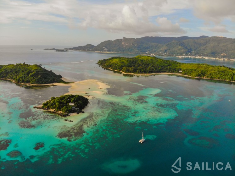 Helia 44 - Yacht Charter Sailica