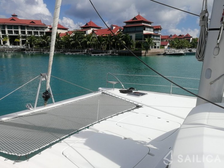 Helia 44 - Yacht Charter Sailica