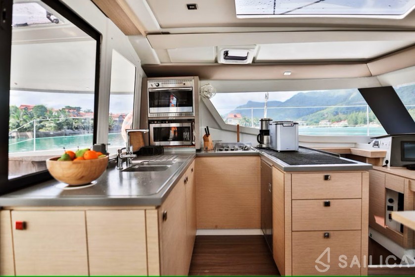 Helia 44 - Yacht Charter Sailica