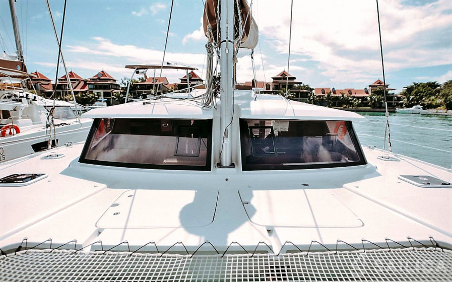 Helia 44 - Yacht Charter Sailica