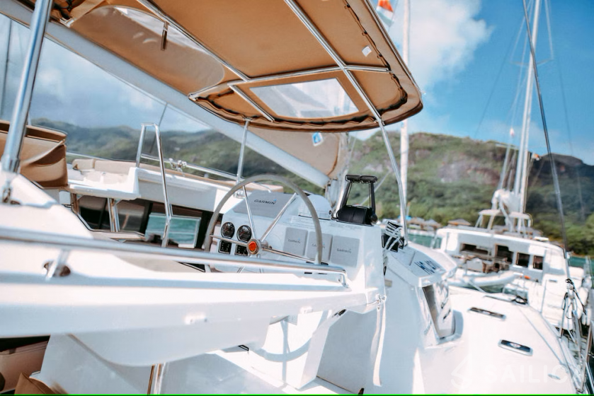 Helia 44 - Yacht Charter Sailica