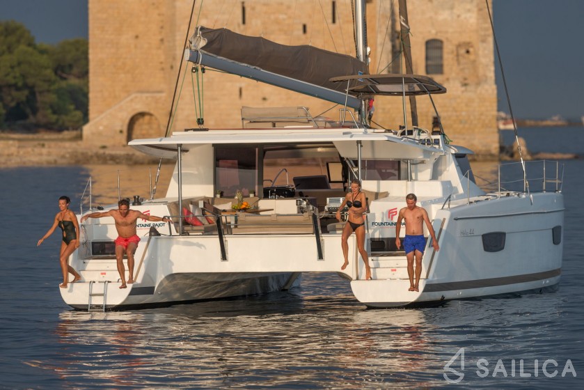 Helia 44 - Yacht Charter Sailica