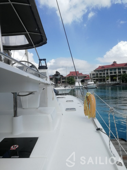 Helia 44 - Yacht Charter Sailica