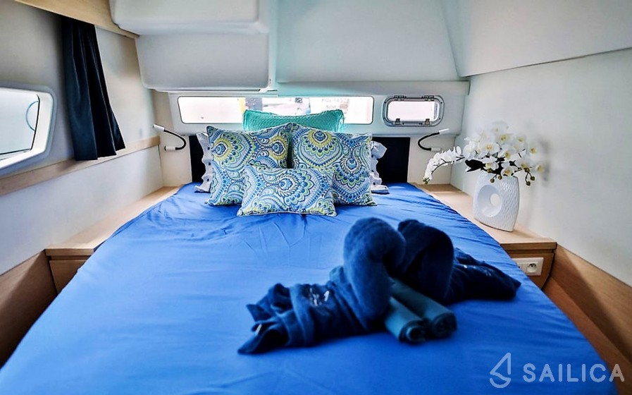 Helia 44 - Yacht Charter Sailica