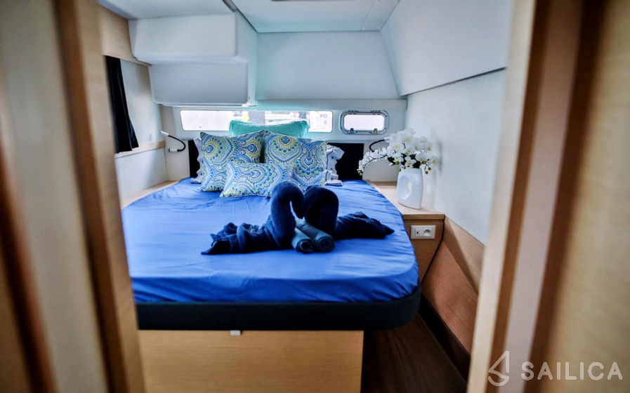 Helia 44 - Yacht Charter Sailica