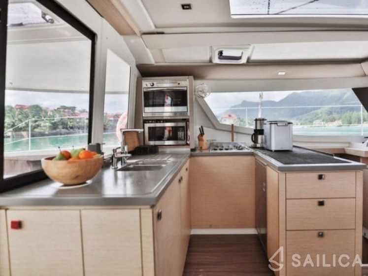 Helia 44 - Yacht Charter Sailica