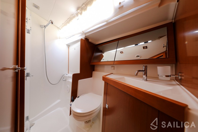 Oceanis 41 - Yacht Charter Sailica