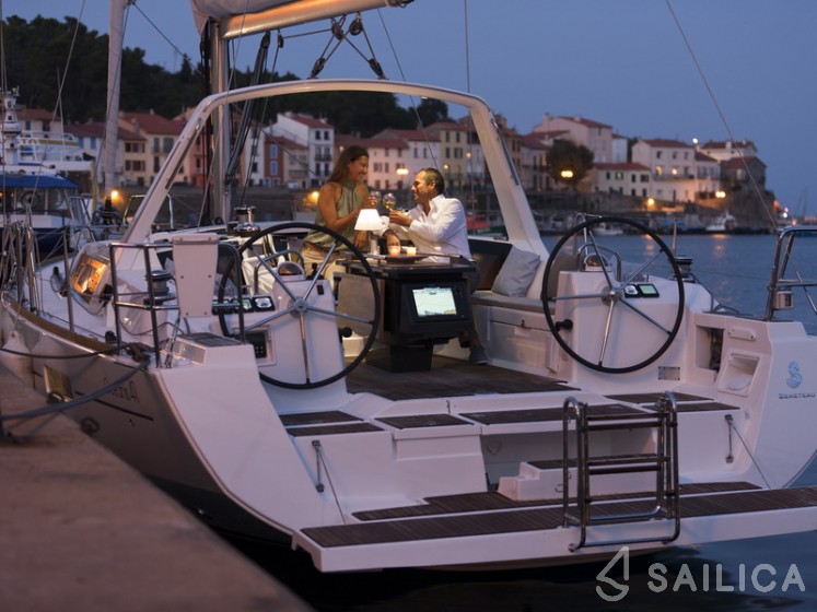 Oceanis 41 - Yacht Charter Sailica