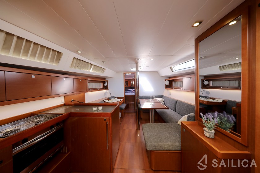 Oceanis 41 - Yacht Charter Sailica