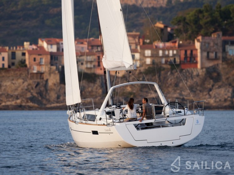 Oceanis 41 - Yacht Charter Sailica