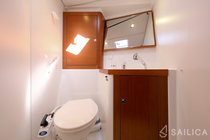 Oceanis 41 - Yacht Charter Sailica