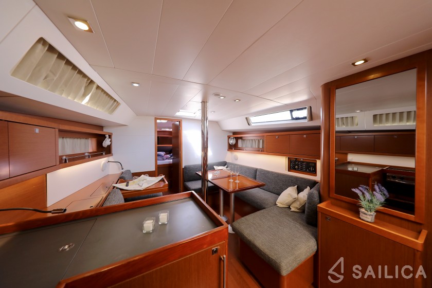 Oceanis 41 - Yacht Charter Sailica