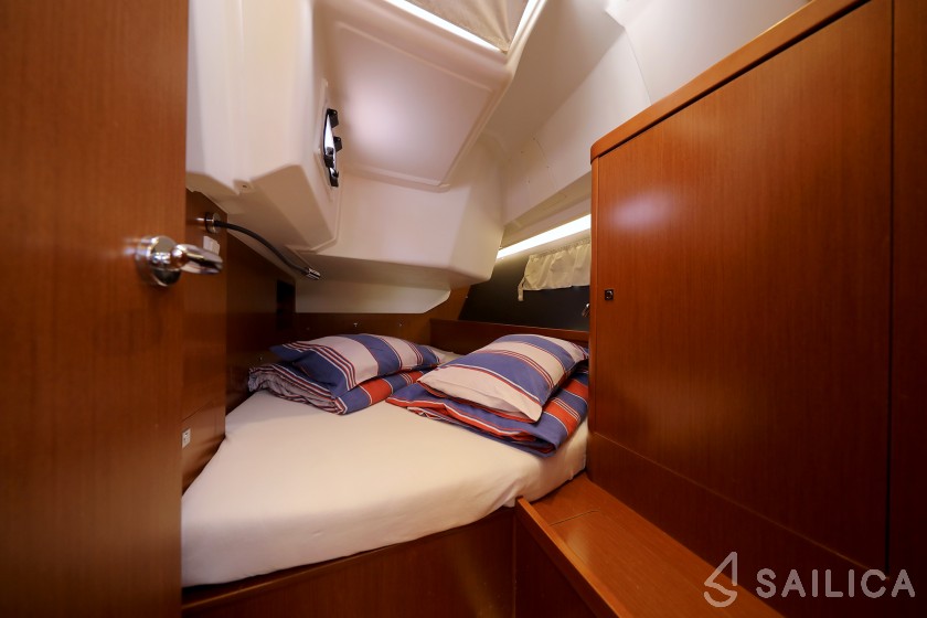 Oceanis 41 - Yacht Charter Sailica