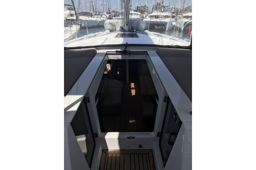 Oceanis 51.1 - Yacht Charter Sailica
