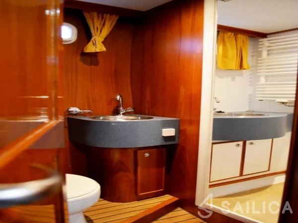 De Drait Renal 40 - Yacht Charter Sailica