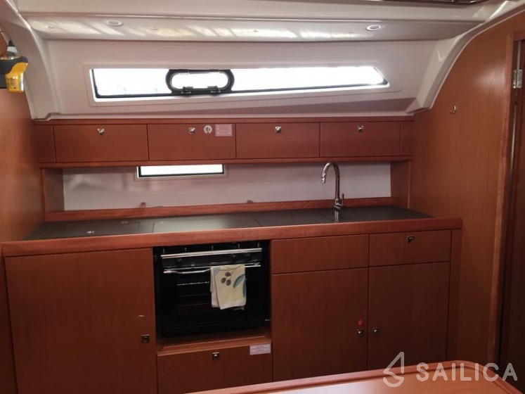 Bavaria Cruiser 41 - Yacht Charter Sailica