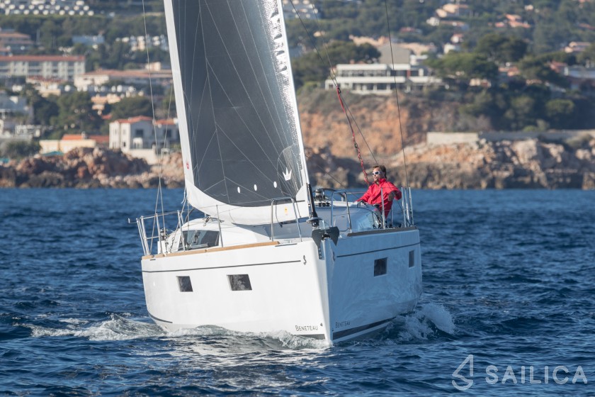 Oceanis 38.1 - Yacht Charter Sailica
