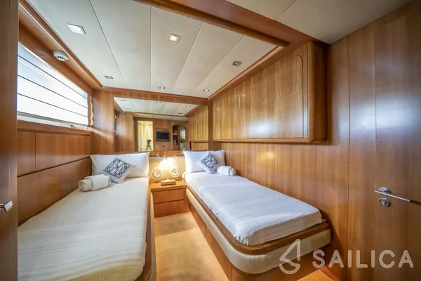Falcon 115 - Yacht Charter Sailica