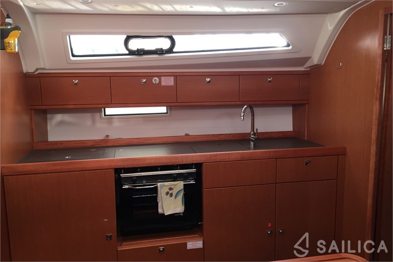 Bavaria Cruiser 41 - Yacht Charter Sailica