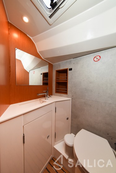 Bavaria C42 - Yacht Charter Sailica