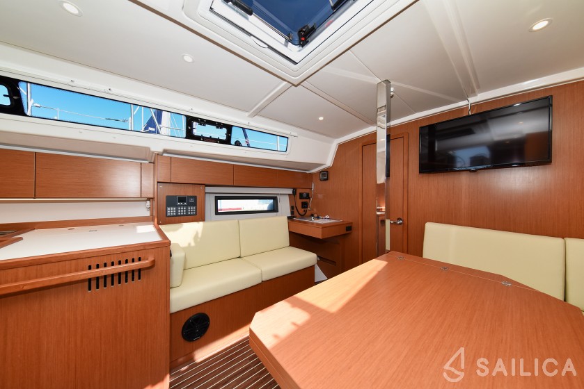 Bavaria C42 - Yacht Charter Sailica