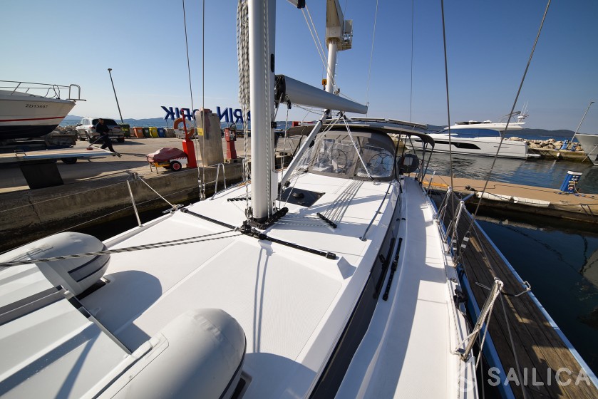 Bavaria C42 - Yacht Charter Sailica
