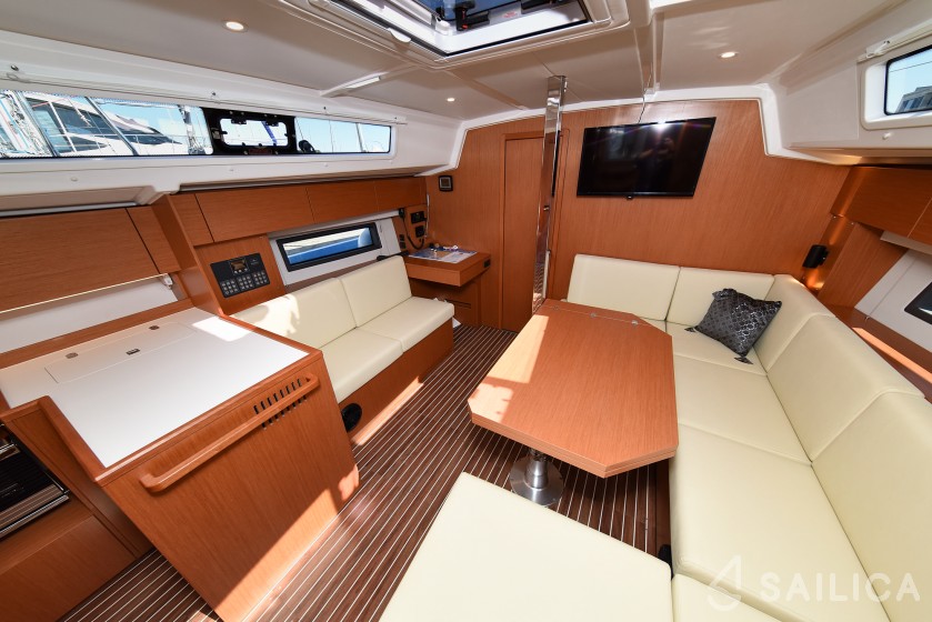 Bavaria C42 - Yacht Charter Sailica
