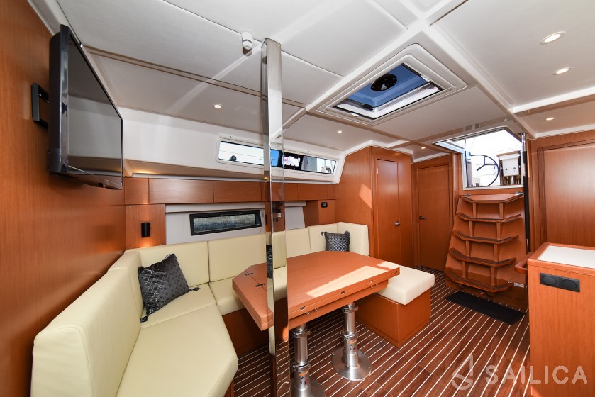 Bavaria C42 - Yacht Charter Sailica