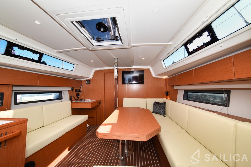 Bavaria C42 - Yacht Charter Sailica