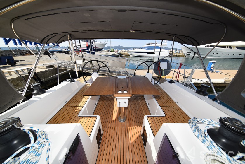 Bavaria C42 - Yacht Charter Sailica